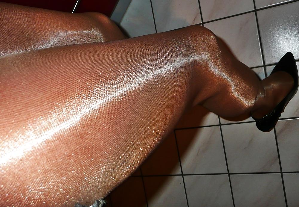 12P Pantyhose CloseUP