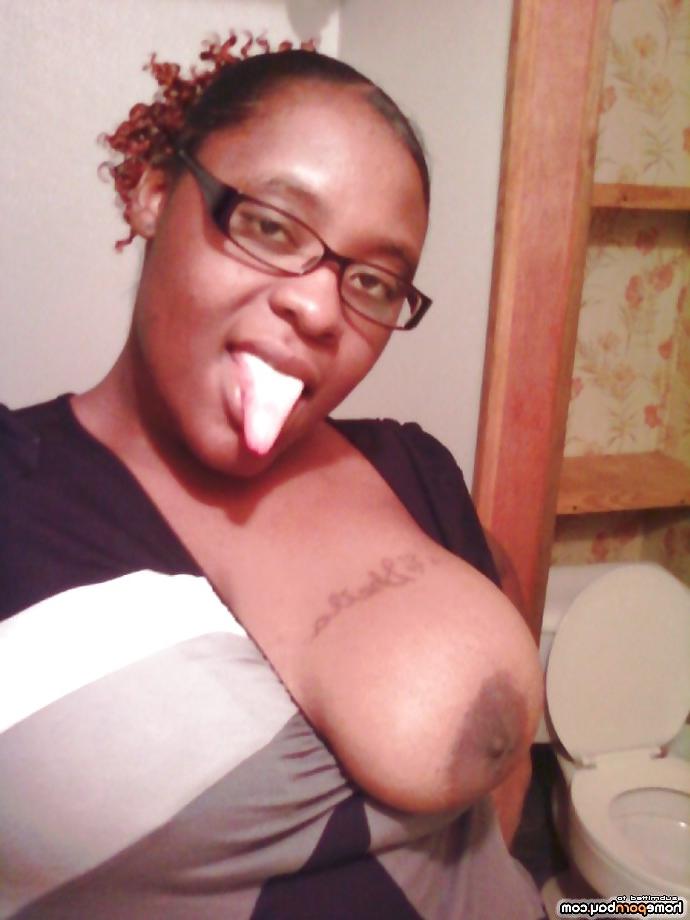 12P Babes love to pose naked