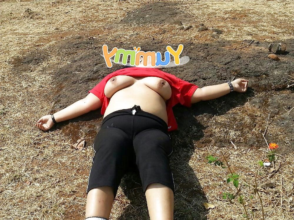 6P Public nudity by a Indian cuckolds wife
