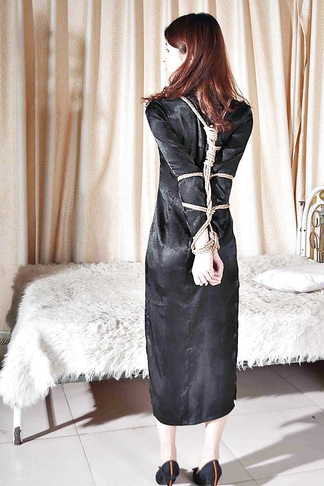 25P Elegant Chinese slaves in bondage