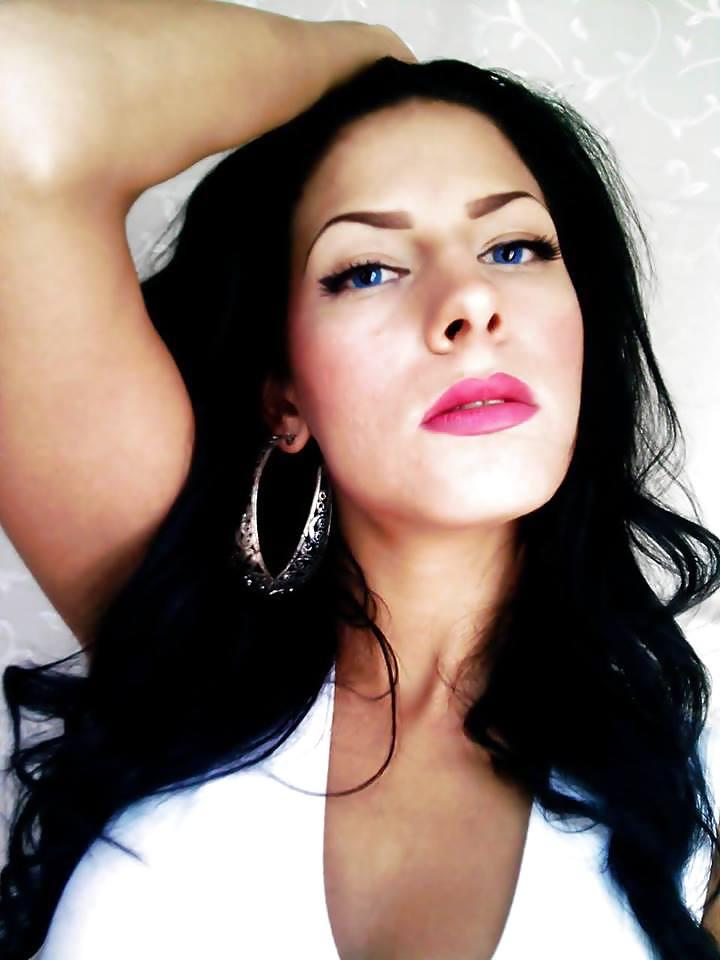 25P Hungarian girls, women (not nude) 02