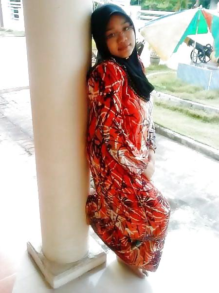 6P Malay girl with big boobs