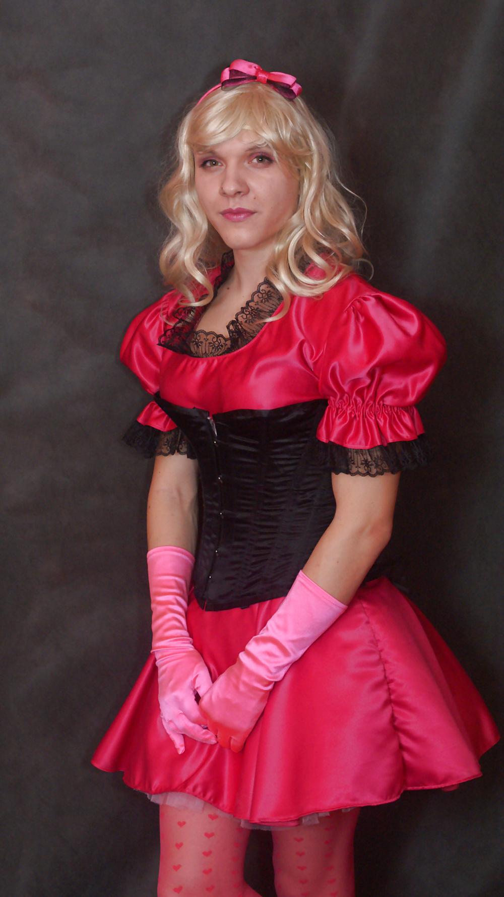 25P Sissy maid