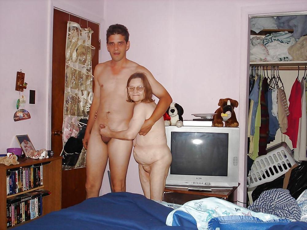 20P Naked couple 27.