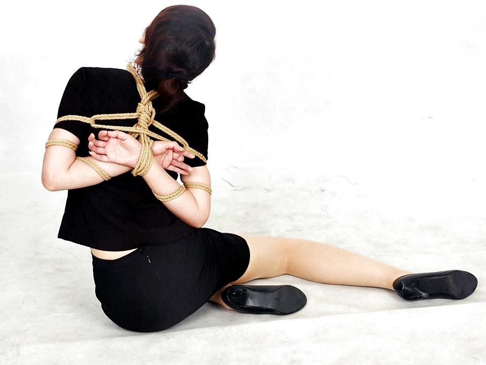 12P Chinese stewardess in bondage