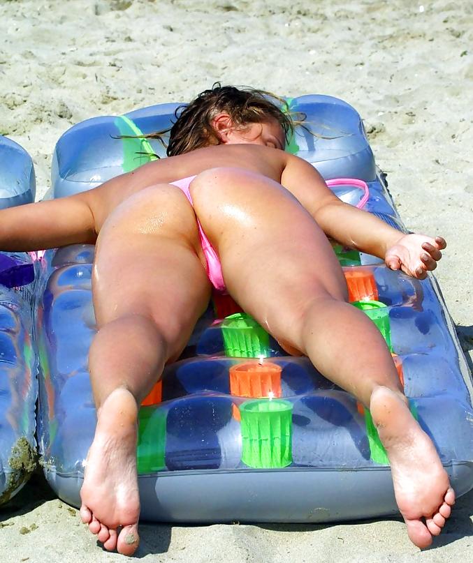 25P Bikini Beach Babes 10