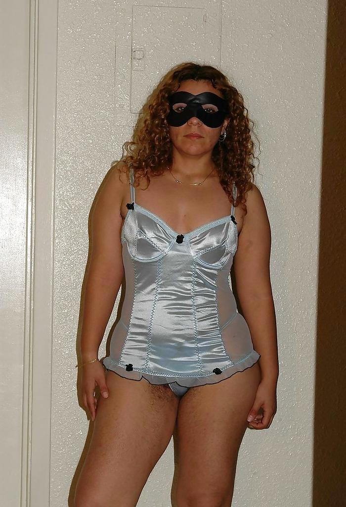 25P Latin mature Sara, big hips and hairy pussy masturbating