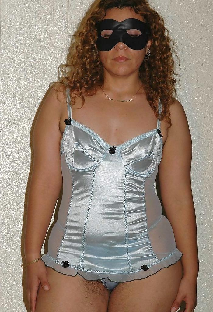 25P Latin mature Sara, big hips and hairy pussy masturbating