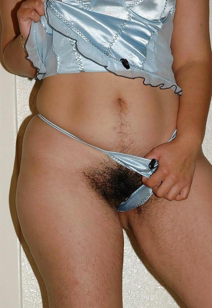 25P Latin mature Sara, big hips and hairy pussy masturbating
