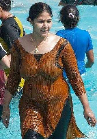 8P Sexy Indian Aunties & Hot Girls (REAL)