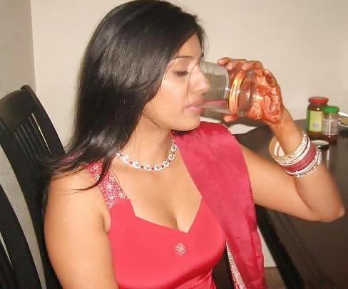 8P Sexy Indian Aunties & Hot Girls (REAL)