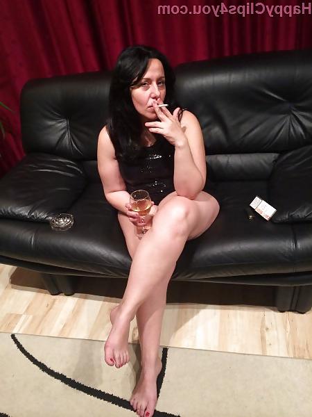 7P Mature Alisa smoking