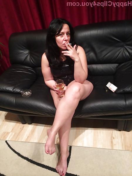 7P Mature Alisa smoking
