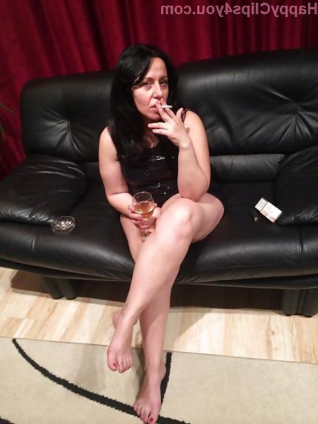 7P Mature Alisa smoking