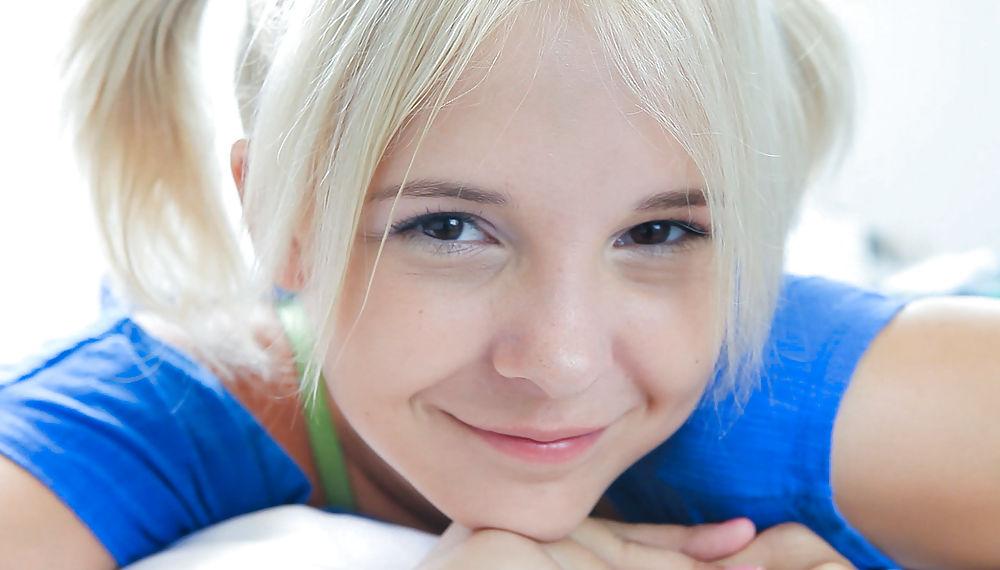 25P Blonde Closeup