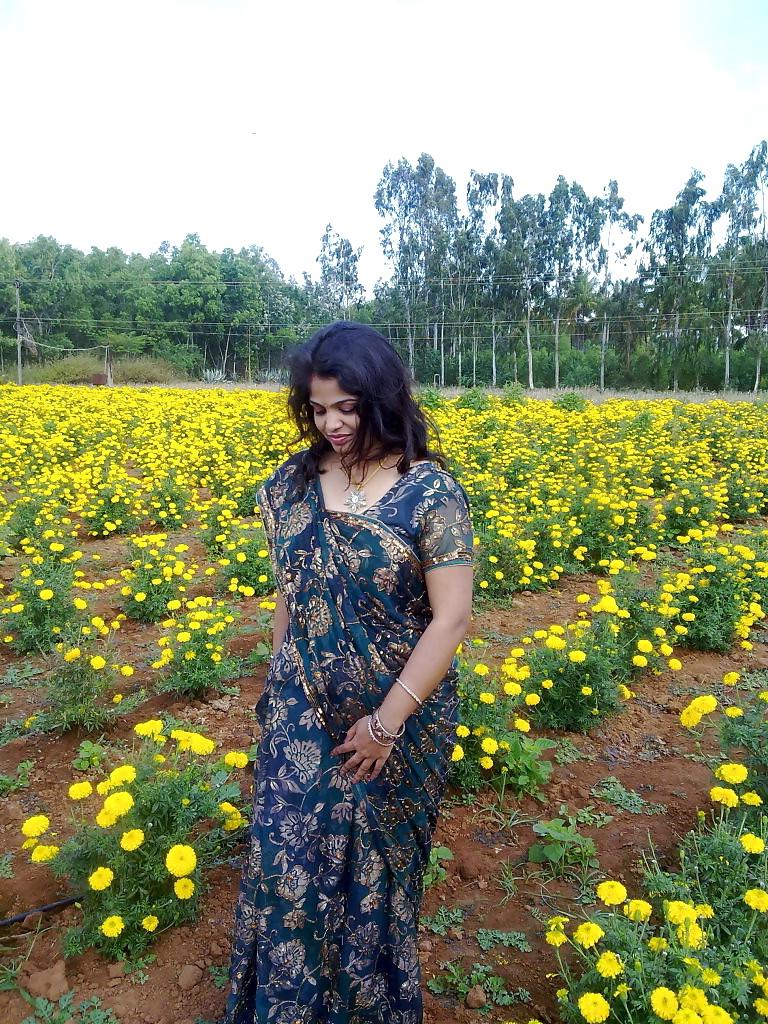 25P Indian Aunty Outdoor