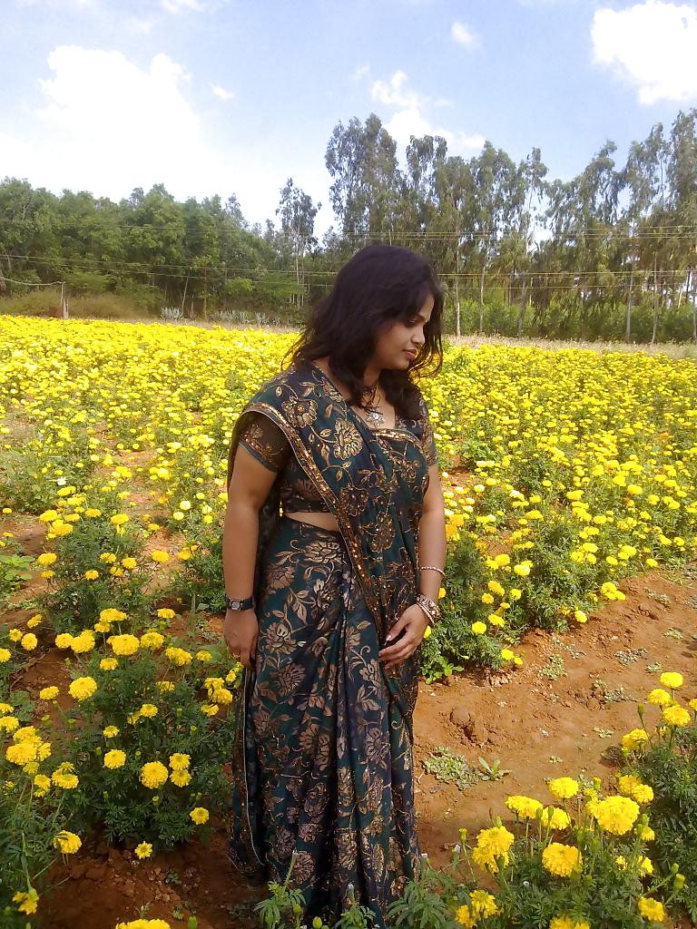 25P Indian Aunty Outdoor