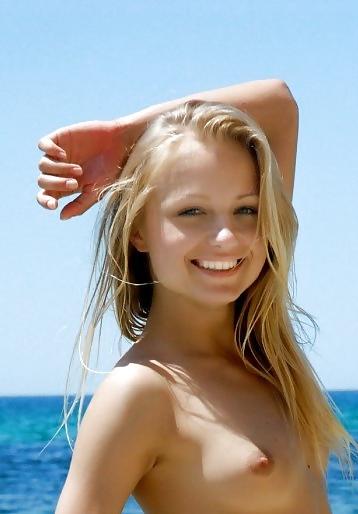 25P Blondes with nice tits