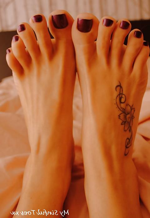 25P Heiße Babes Füße und Sohlen