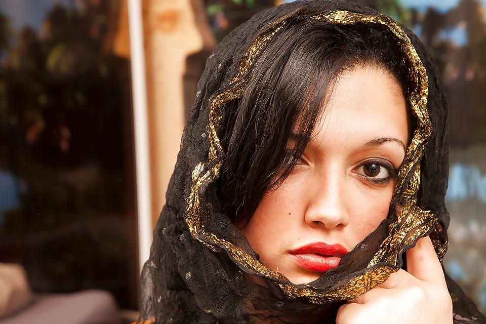 22P Arab Beurette Sawsen Mostefaoui pute Rouen Paris