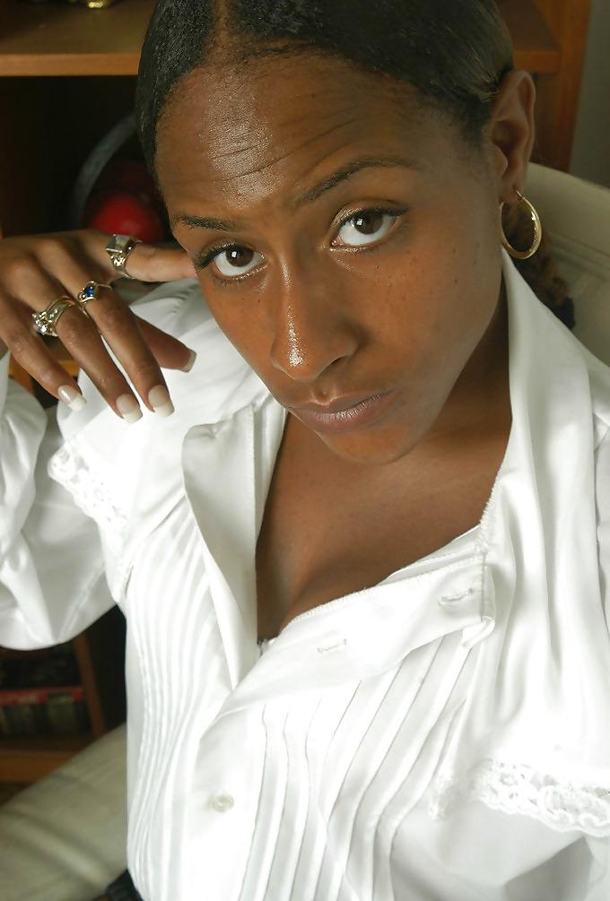 20P PRETTY HOOD EBONY BABE FROM COMPTON 3