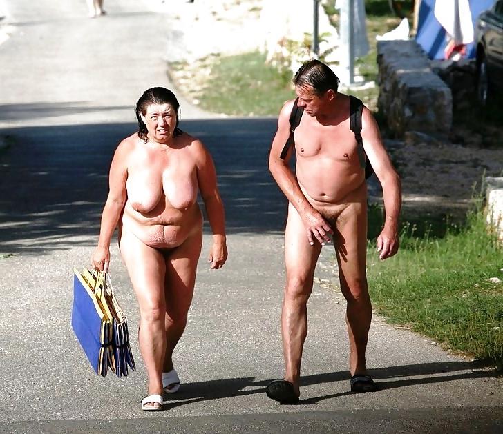 20P Naked couple 38.