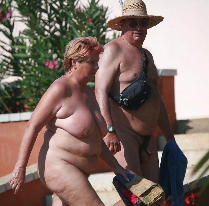 20P Naked couple 38.
