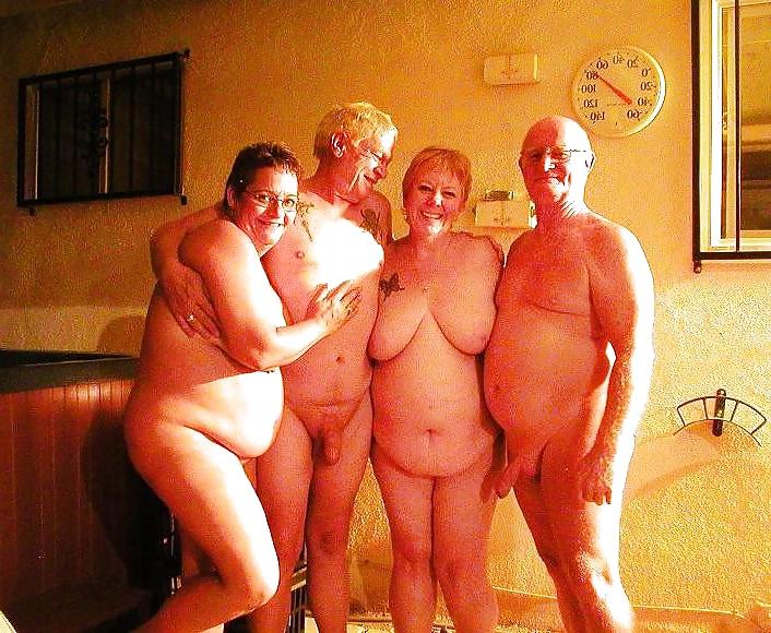 20P Naked couple 38.
