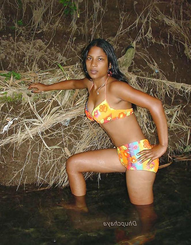 20P Indian girl posing outdoor