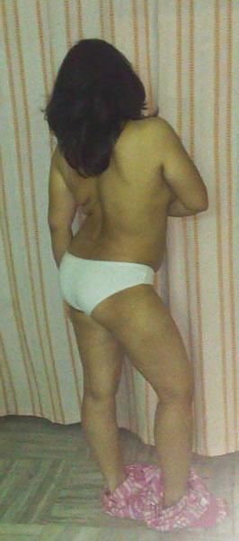 25P AN Indian Aunt Exposing Her Great Assets Nice Pics
