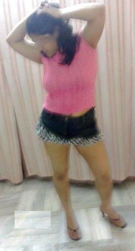 25P AN Indian Aunt Exposing Her Great Assets Nice Pics