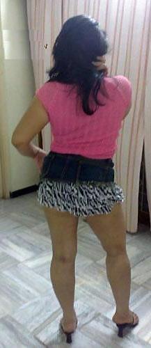 25P AN Indian Aunt Exposing Her Great Assets Nice Pics
