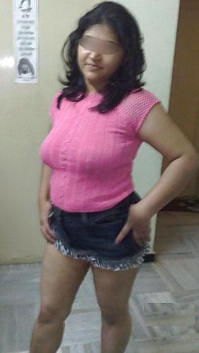 25P AN Indian Aunt Exposing Her Great Assets Nice Pics
