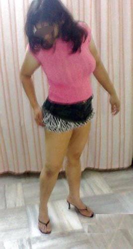 25P AN Indian Aunt Exposing Her Great Assets Nice Pics
