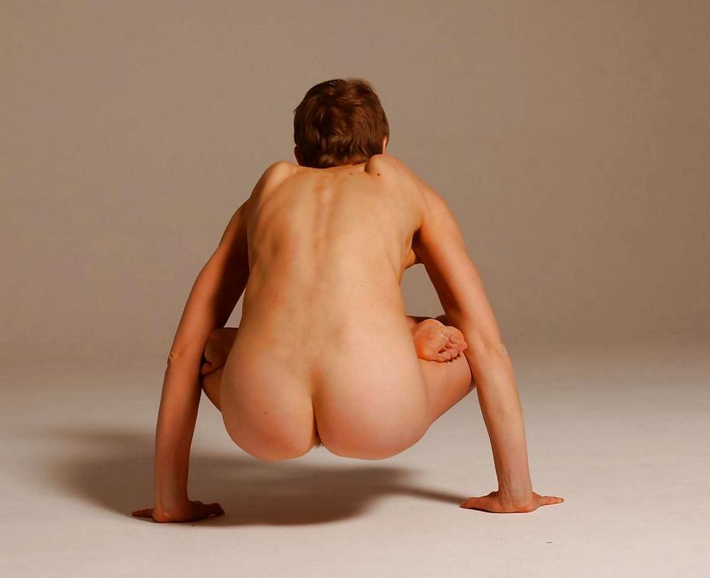 12P Crazy Nude Yoga
