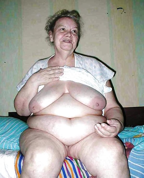 20P Mature women with saggy tits 39.