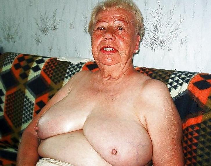 20P Mature women with saggy tits 39.
