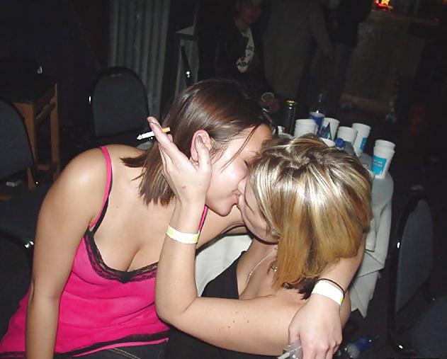 25P Smoking Babes - Lesbian Kissing