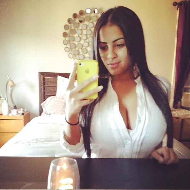 25P Big tit babe Non nude