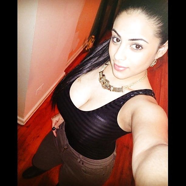 25P Big tit babe Non nude