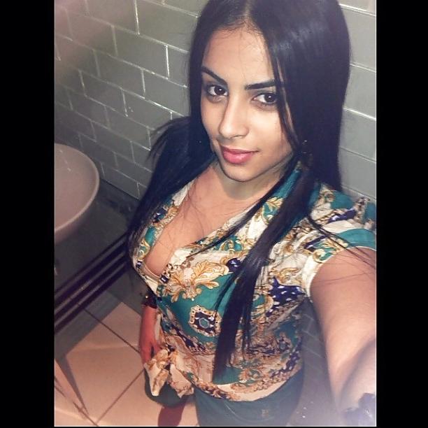 25P Big tit babe Non nude