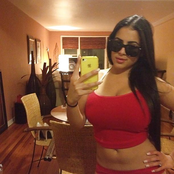 25P Big tit babe Non nude