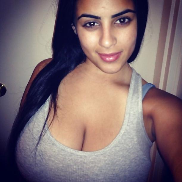 25P Big tit babe Non nude