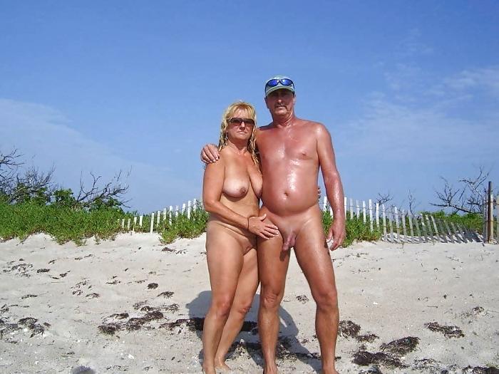 20P Naked couple 33.