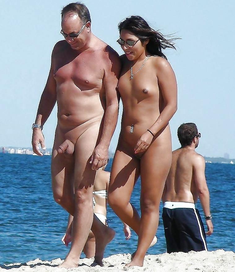 20P Naked couple 33.