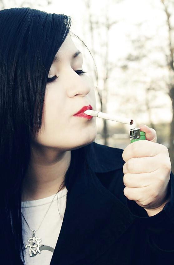 25P Smoking Babes