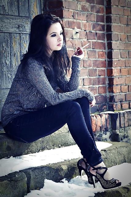 25P Smoking Babes