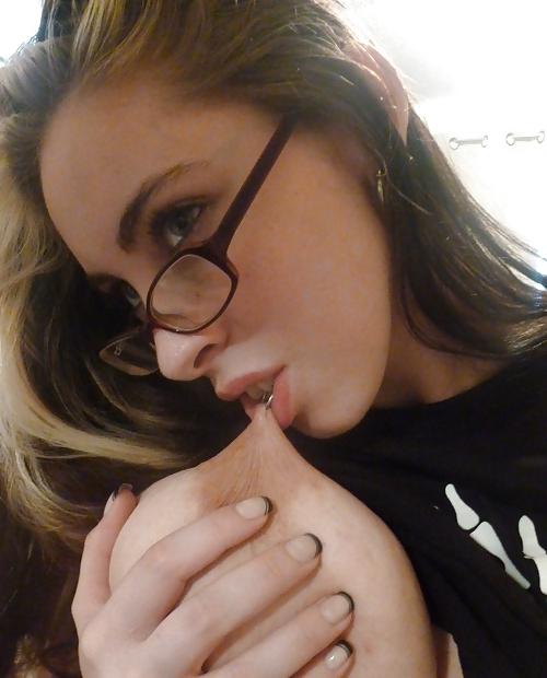 15P BOOBS AND GLASSES