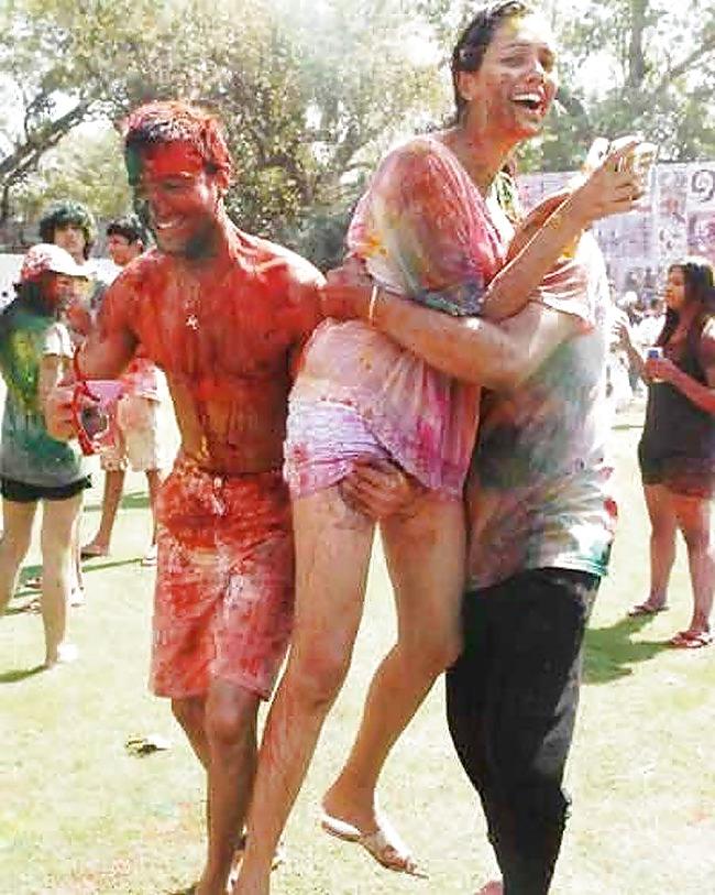 13P Sexy Indian girls playing Holi (100% real)
