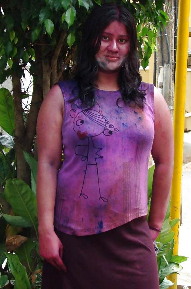 13P Sexy Indian girls playing Holi (100% real)